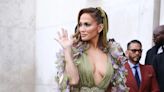 En fotos: de la reaparición pública de Demi Moore y el polémico look de Jennifer Lopez a la salida con amigas de Taylor Swift