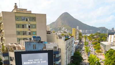 Foto de Gabriel Medina na Olimpíada ganha outdoor gigantesco da Corona Cero, no Rio de Janeiro