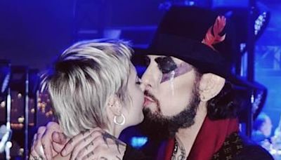 Dave Navarro kisses fiancée after Jane's Addiction tour cancelled