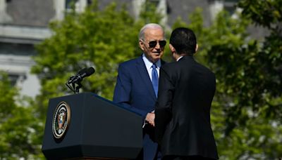 Biden exalta los lazos "inquebrantables" EEUU-Japón al recibir a su primer ministro