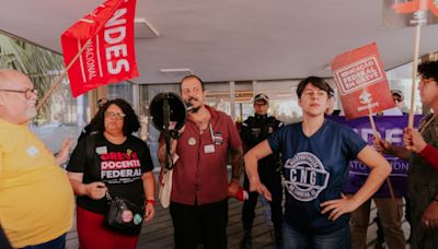 Greve na educação: sem reajustes em 2024, governo apresenta nova proposta para os próximos anos