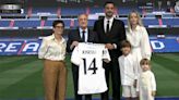 Las lágrimas de Mel Cañizares en la presentación de su esposo, Joselu, como nuevo jugador del Real Madrid