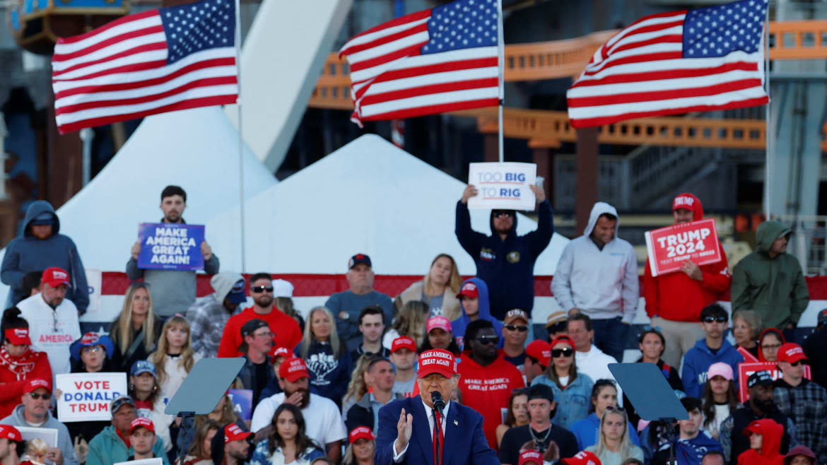 80K Turn Out to Hear Trump Rant About Whales and Hannibal Lecter