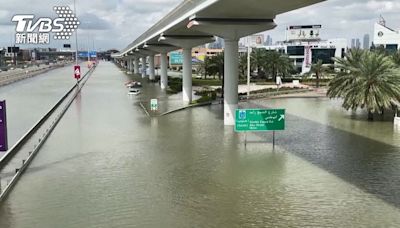 暴雨癱瘓交通赴杜拜 台人：20分車程開4hrs│TVBS新聞網