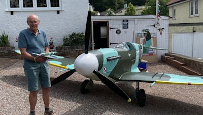 Spitfire replica built in garage in Torquay