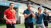 Ryan Reynolds e Hugh Jackman no Rio: atores visitam Maracanã, passeiam na orla e comem pão de queijo