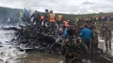 Escalofriante el vídeo de cómo cae un avión en Nepal: mueren 18 personas