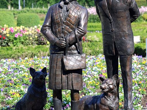 Bronze statue of Queen Elizabeth and Prince Philip sparks backlash as critics say it doesn't look them