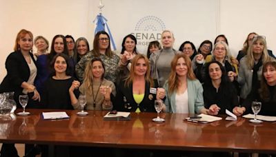 Presentaron un informe con 19 testimonios de mujeres que denuncian al periodista Pedro Brieger por acoso sexual