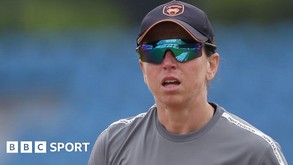 Rachael Heyhoe-Flint Trophy: Elwiss inspires Vipers win on 50-over return