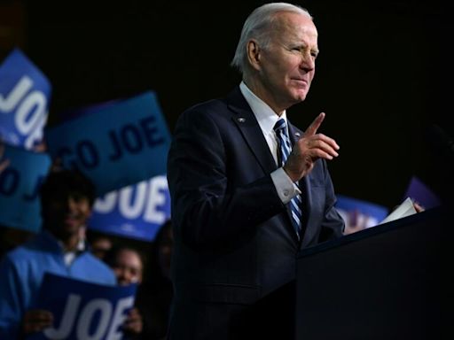 Leading Democrats hail Biden's legacy, Republicans call for his resignation