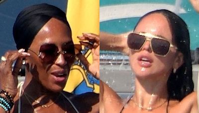 Naomi Campbell e Eiza González se refrescam com banho de mangueira em iate