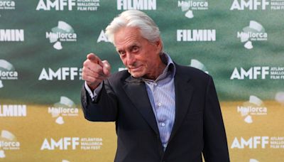 Michael Douglas: "La vivienda turística y los coches de alquiler retroalimentan la saturación turística"