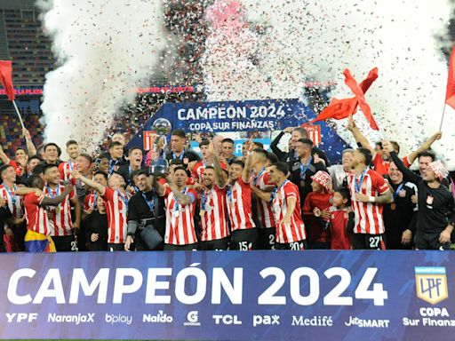 Estudiantes se consagró campeón de la Copa de la Liga tras ganarle a Vélez en la definición por penales