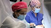 El primer ”autotrasplante” de útero en España logra preservar la fertilidad de una paciente con cáncer
