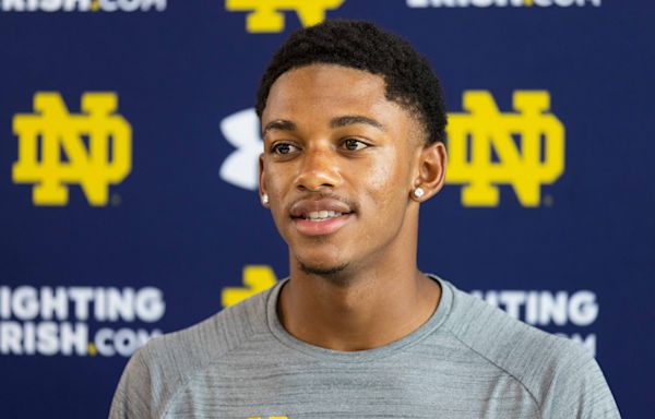 Freshmen welcomed into Notre Dame defensive backs room. 'It makes me want to work harder.'