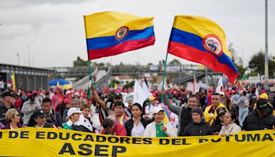 Maestros colombianos levantan huelga tras archivarse ley sobre educación en el Congreso