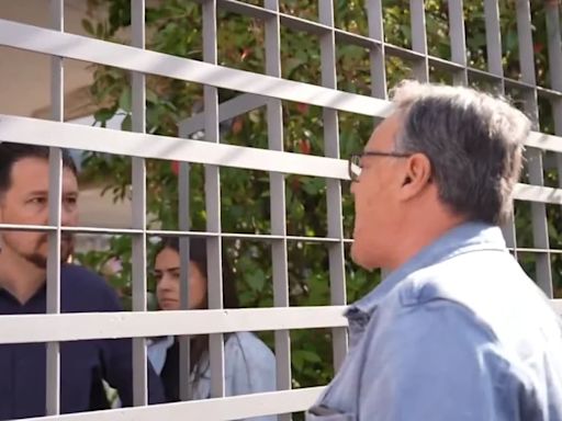 Insultos y amenazas a Pablo Iglesias e Irene Montero a su llegada al juicio por acoso en su casa: “Te quiero ver a solas”