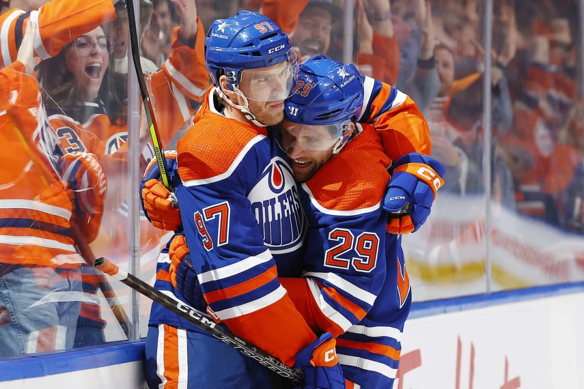 Connor McDavid Reunited With Edmonton Oilers' Teammate and 'Back at it' in the Gym