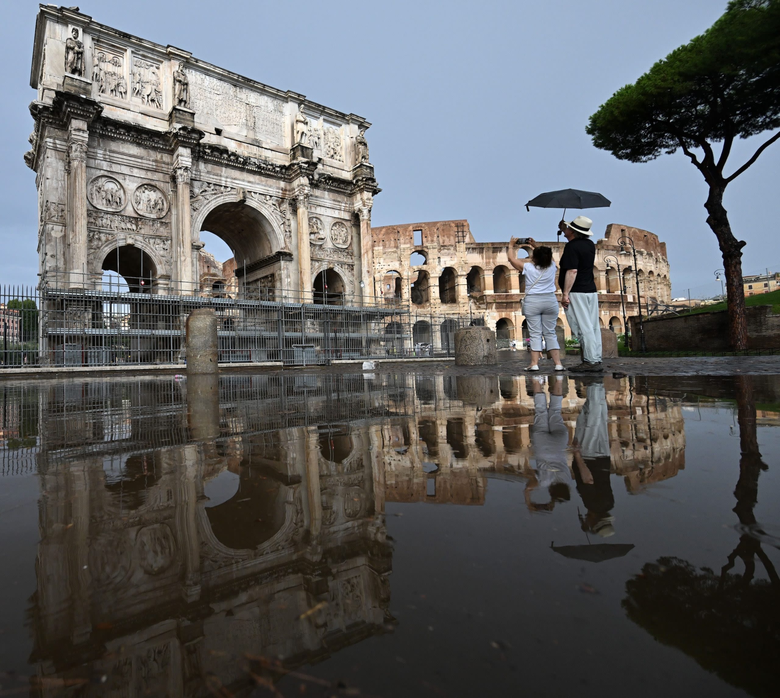 Arch of Constantine Damaged by Lightning Amid Severe Storm in Rome