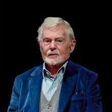 Derek Jacobi