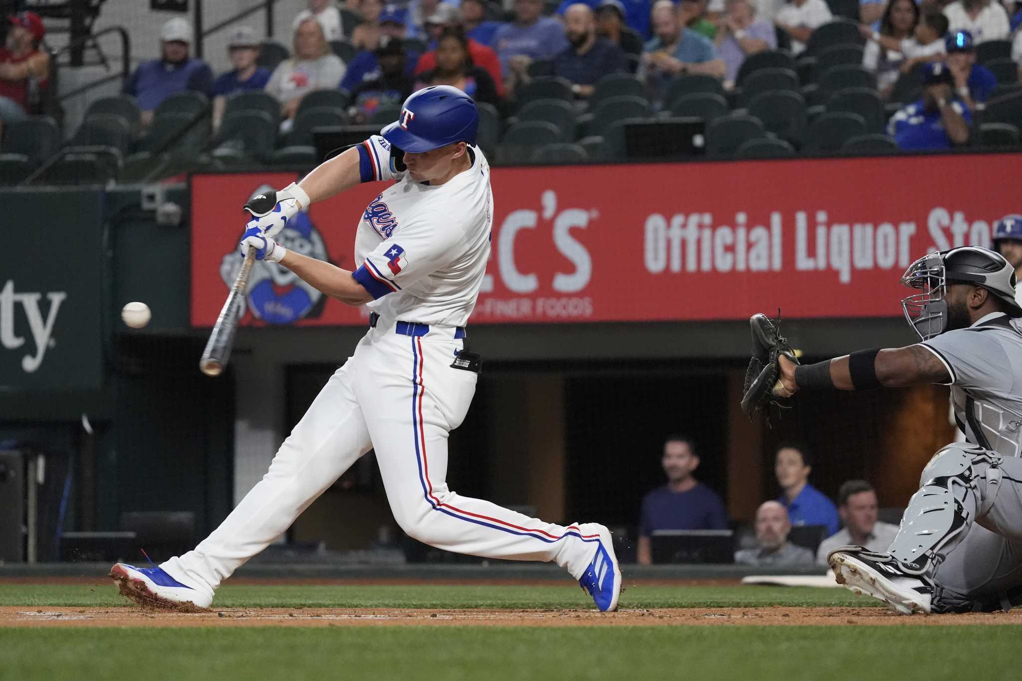 García snaps slump and Eovaldi strikes out 10 as Rangers win 4th in a row, 10-2 over White Sox