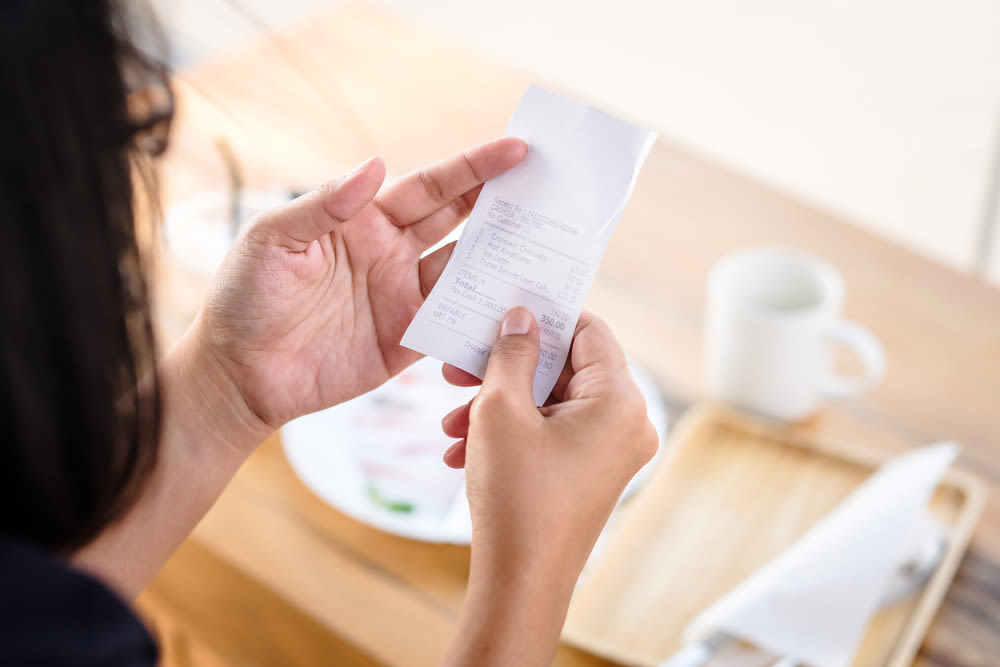 California restaurants get a last-minute reprieve from service fee ban