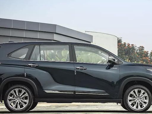 As Big As Toyota Fortuner: 23 kmpl Mileage, Big Sunroof & What Not - Check Details