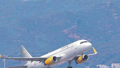 Lo que te cobran las compañías aéreas por el equipaje de mano: de Vueling a Ryanair