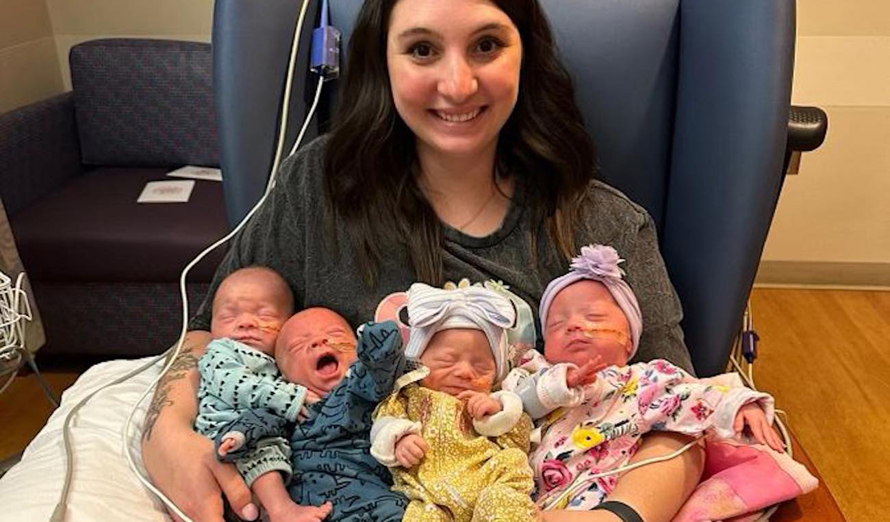 Mom Has 70 Million-to-1 Quadruplets—Two Sets of Identical Twins–And They Weren't Even Trying to Get Pregnant