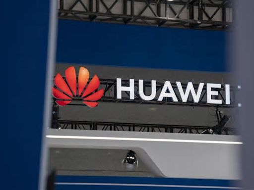 US revokes Intel, Qualcomm licenses to sell chips to Huawei