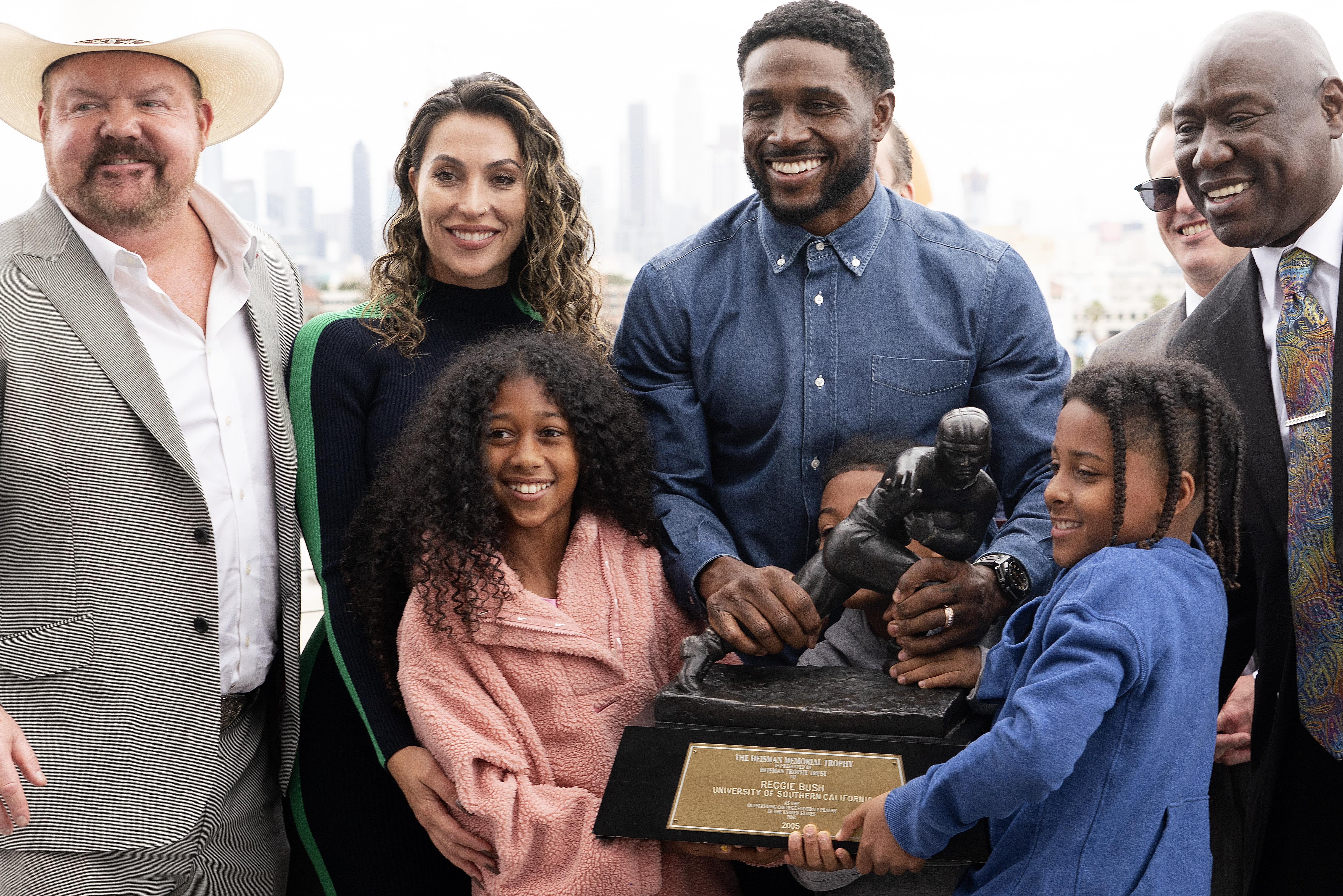 Reggie Bush celebrates return of Heisman Trophy, calls out NCAA with defamation suit still pending: 'I never once cheated'