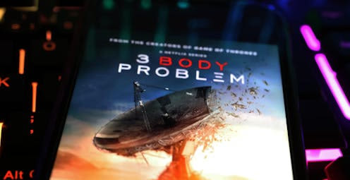 The planetary orbit in Netflix’s ‘3 Body Problem’ is random and chaotic, but could it exist? - EconoTimes