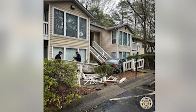 Car runs into Duluth apartment building