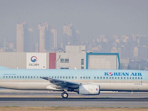 Inside the Korean Air Boeing plane that descended 25,000 feet after a pressurization fault