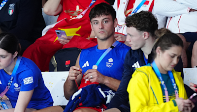 JO de Paris 2024 : le plongeur Tom Daley a terminé son tricot et c’est très réussi !