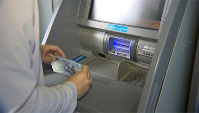 傳陳佩琪捧百萬現鈔存ATM "一次多張"掀熱議