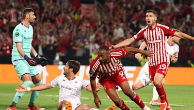 El Olympiacos de José Luis Mendilibar se proclama campeón de la Conference League tras vencer a la Fiorentina en la prórroga