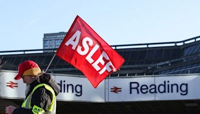 英國鐵路工人薪金低？ 反覆罷工為哪般？