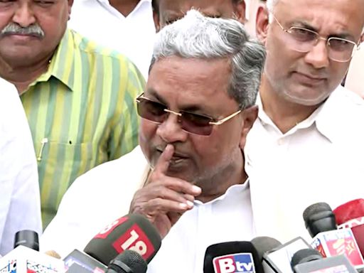 Siddaramaiah refuses to step down, ready for probe; Shivakumar backs him