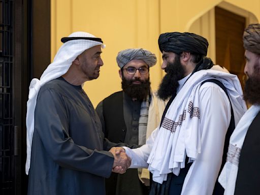 Líder emiratí se reúne con funcionario talibán por el que EEUU ofrece recompensa de 10 millones