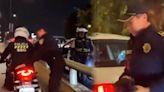 Visten de policía a Gustavo Ángel de Los Temerarios para evadir bloqueo [VIDEO]