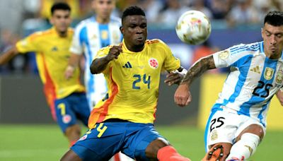 Jhon Córdoba se destapó sobre jugada controversial en final de Copa América; ¿era penalti?