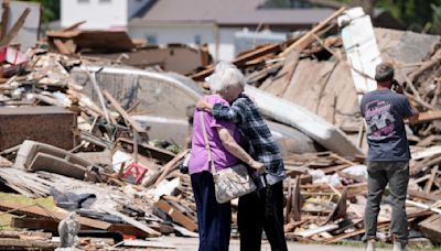 Centro-norte de EEUU podría registrar tormentas mientras en Iowa limpian los daños de los tornados