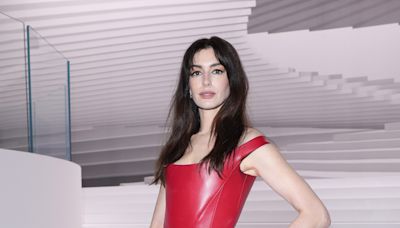 Anne Hathaway Had to Kiss 10 Guys for an Audition. Gross!