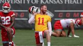 QB Carson Wentz embracing new role as Patrick Mahomes' backup