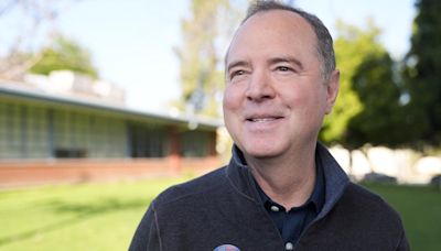 Previo a una cena de campaña, ladrón deja sin traje a Adam Schiff, candidato al Senado de California - La Opinión