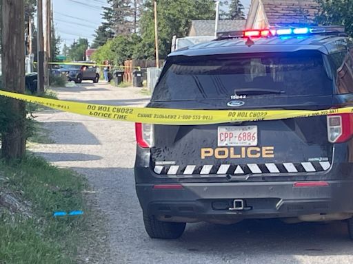 Man dies after being found injured in southeast Calgary alley