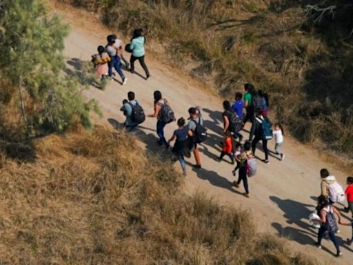 A group of 2,000 migrants advance through southern Mexico in hopes of reaching the US | World News - The Indian Express