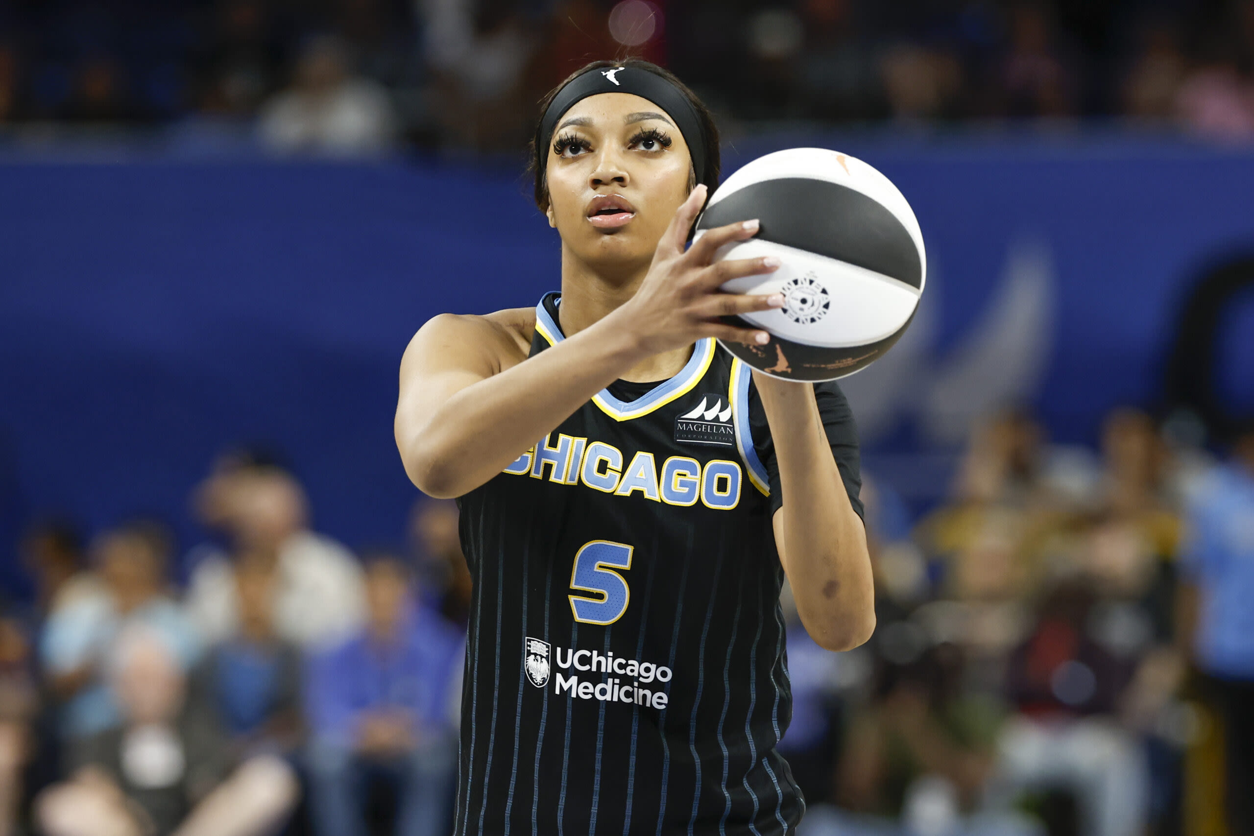 Angel Reese, other Chicago Sky players harassed outside team hotel